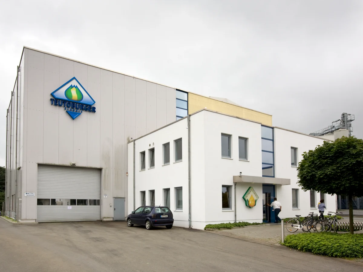 Buero- und Produktionsgebauede in den ersten Jahren
