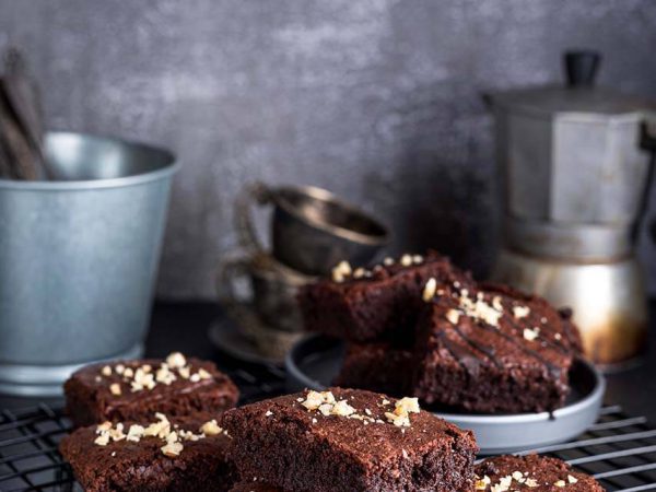 high-angle-brownies-cooling-rack-with-kettle